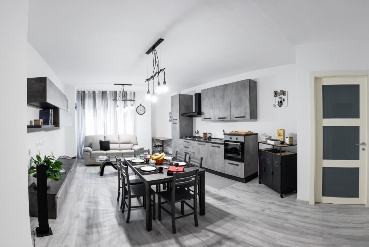 B&B Dal Moro ซอนดริโอ ภายนอก รูปภาพ